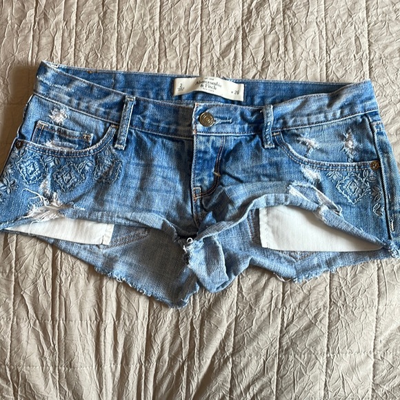 Abercrombie & Fitch Pants - Abercrombie & Fitch Jean Shorts size 2/26
